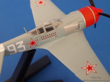 Коллекционная модель самолета Ла-7 - фото 4