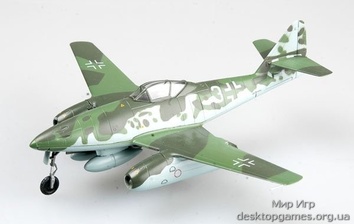 Собранная модель самолета Мессершмитт Me.262 KG44