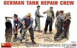 MA35011 German tank repair crew